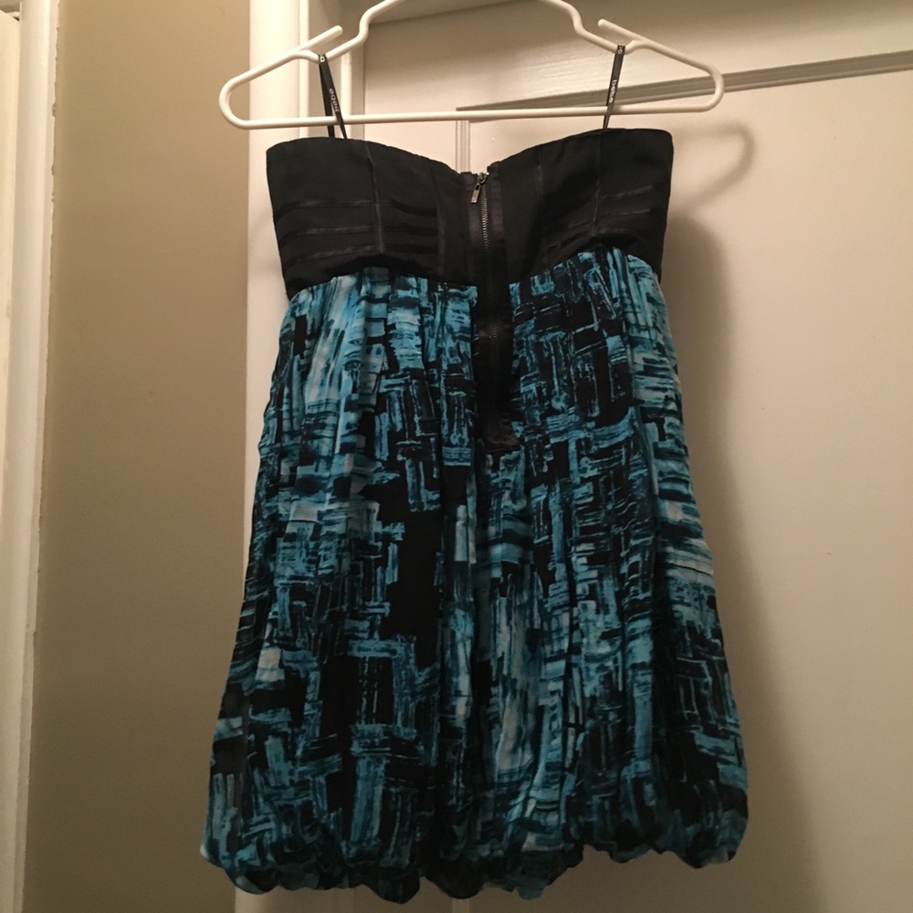 Bebe Dress - Picture 3 of 8